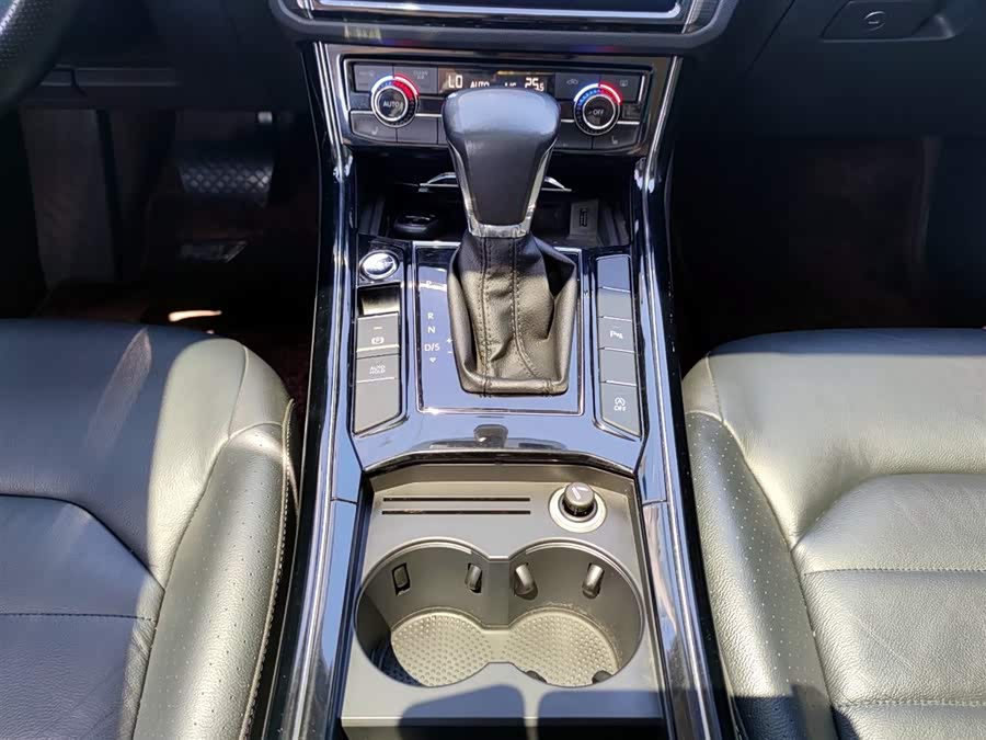 Volkswagen Phideon 2018 — фото 14
