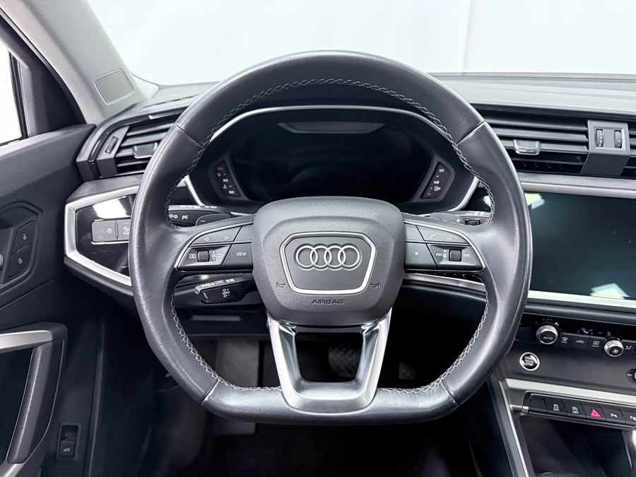 Audi Q3 2022 — фото 12