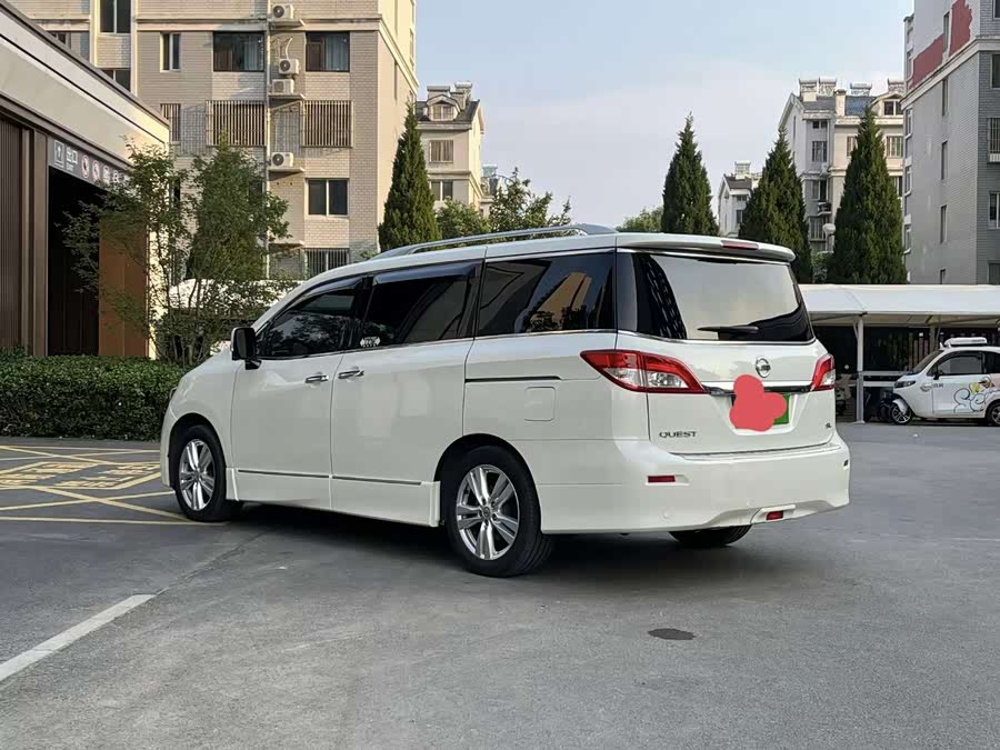 Nissan Quest 2015 — фото 9