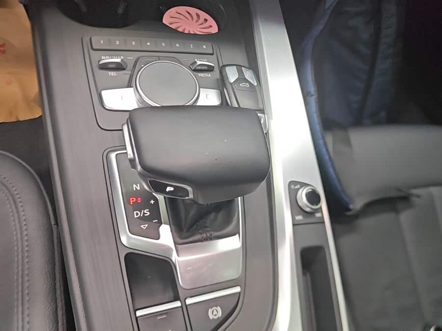 Audi A4L 2018 — фото 14