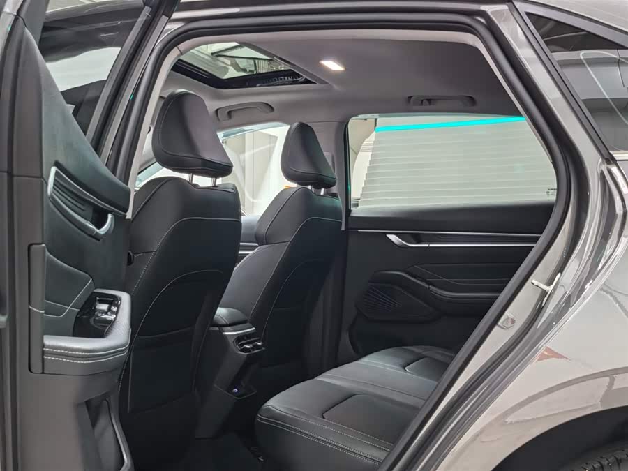 Geely Emgrand 2025