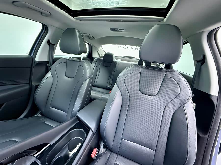 Hyundai Elantra 2023 — фото 12