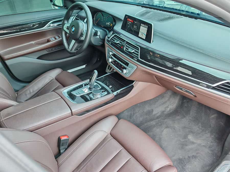 BMW 7 Series 2018 — фото 21