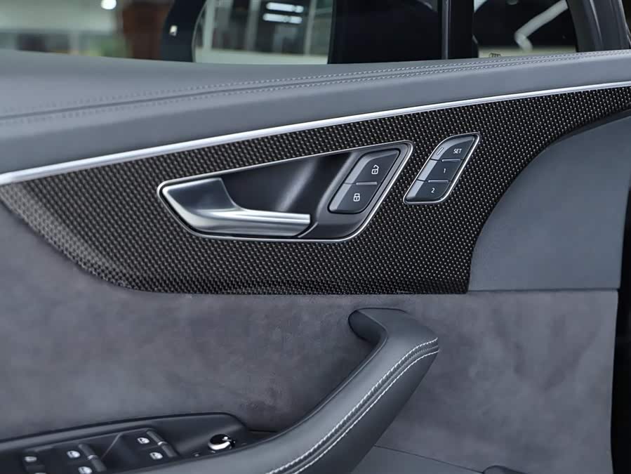 Audi SQ7 2024 — фото 19