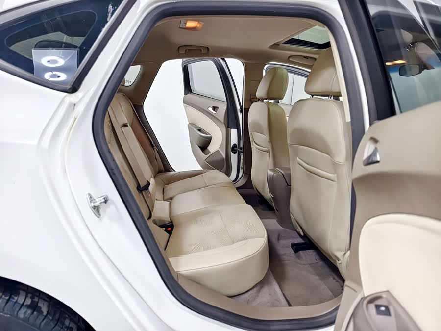 Buick Excelle GT 2013 — фото 16