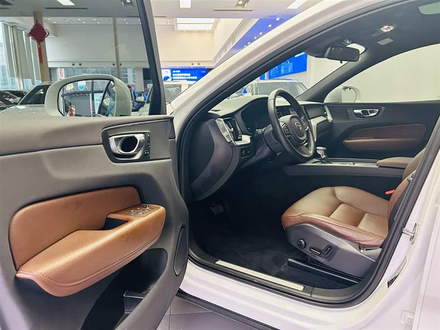 Volvo XC60 2021 — фото 20