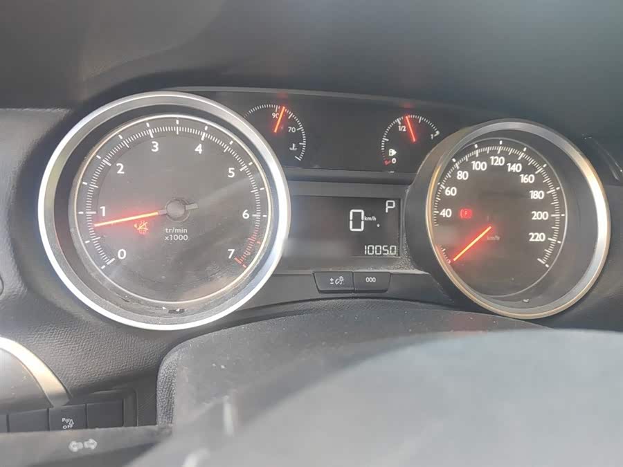 Peugeot 408 2016