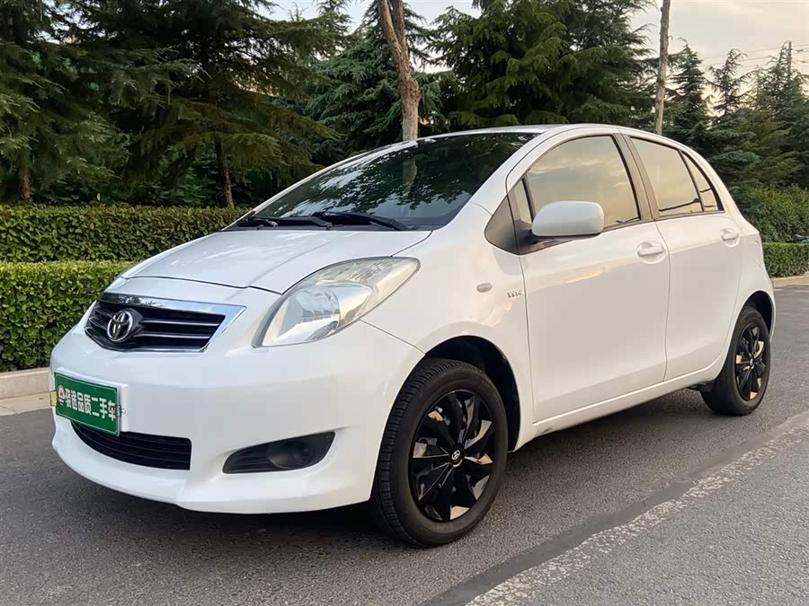 Toyota Yaris L 2011