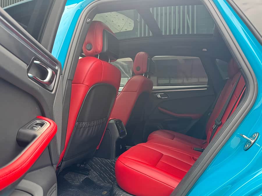 Porsche Macan 2018 — фото 17