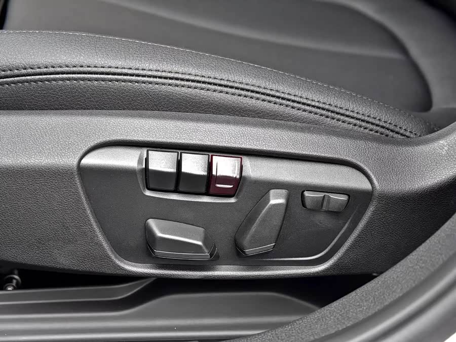 BMW 1 Series 2018 — фото 18