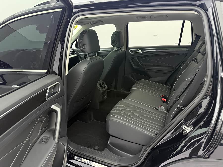 Volkswagen Tiguan L 2023 — фото 13