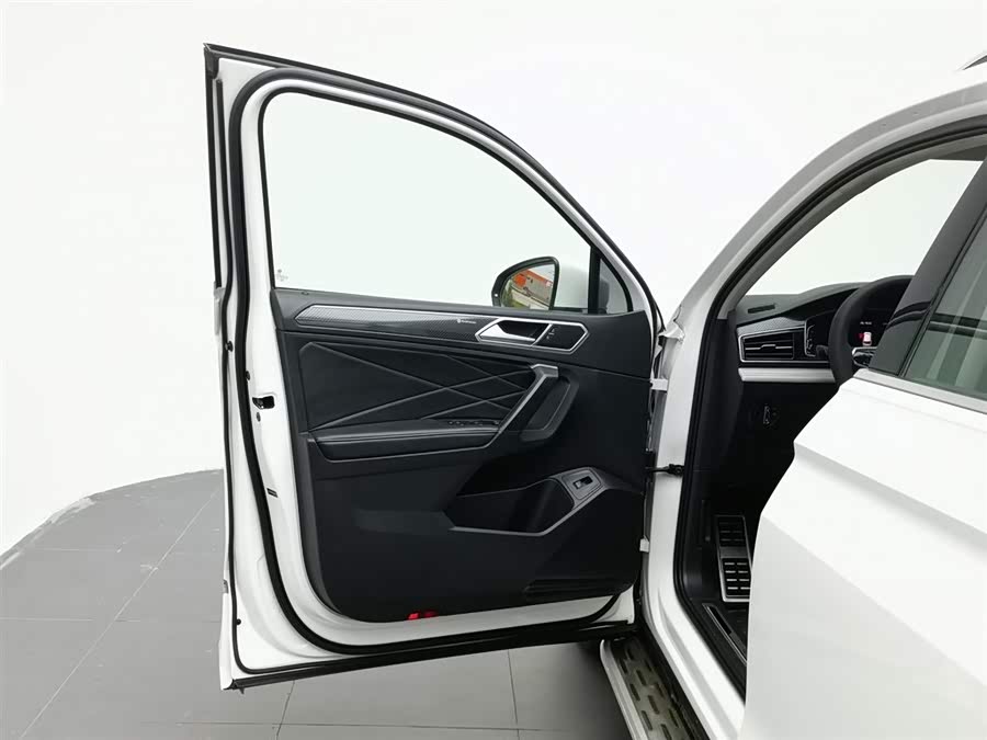 Volkswagen Tiguan L 2022 — фото 8