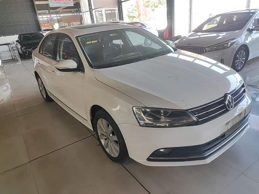 Volkswagen Sagitar 2015