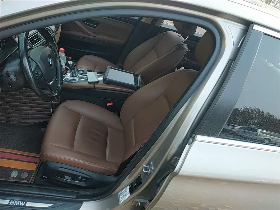 BMW 5 Series 2017 — фото 15