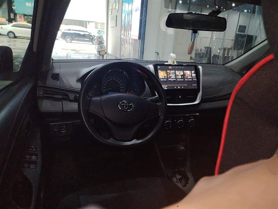 Toyota Yaris L 2016 — фото 11