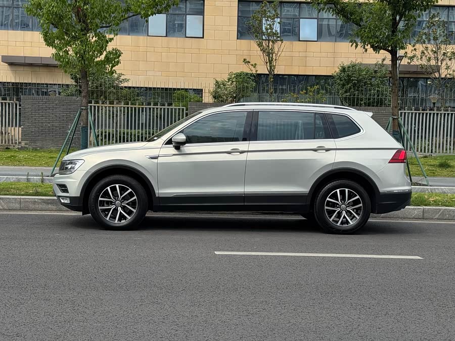 Volkswagen Tiguan L 2017 — фото 13