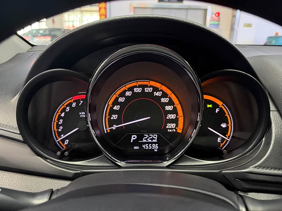 Toyota Yaris L 2022 — фото 10
