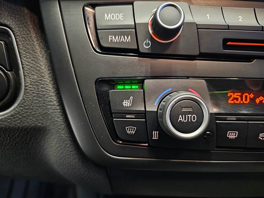 BMW 3 Series 2015 — фото 16