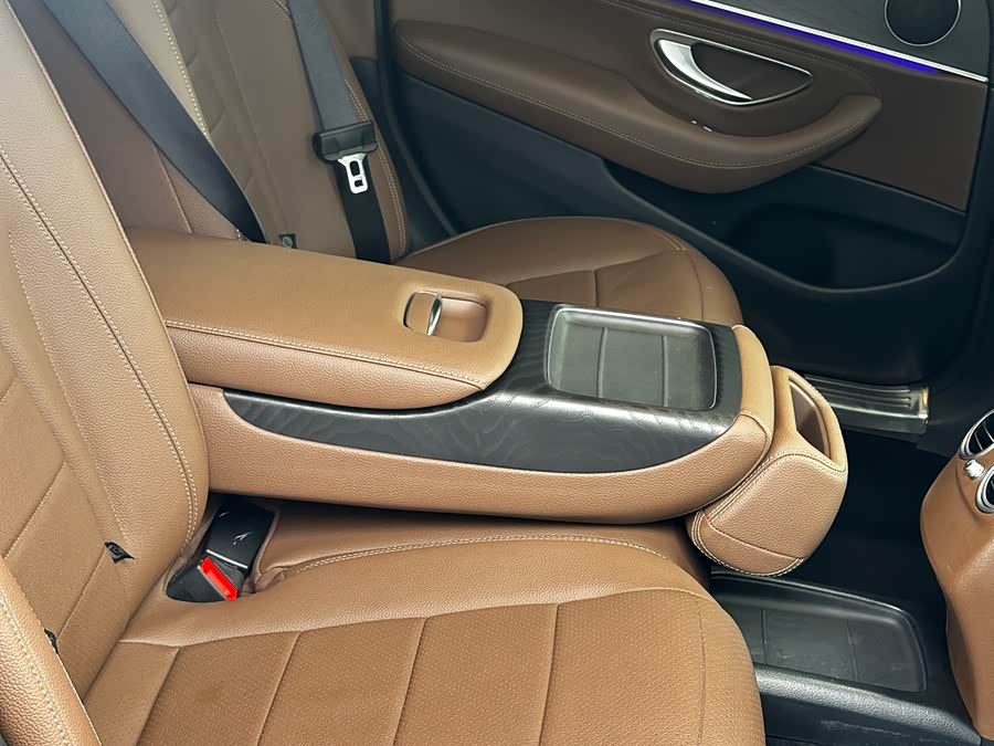 Mercedes-Benz E-Class 2018 — фото 21