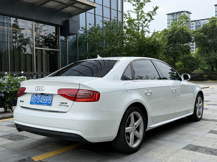 Audi A4L 2015