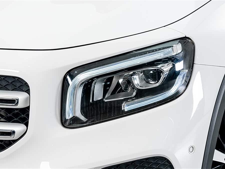 Mercedes-Benz GLB 2023