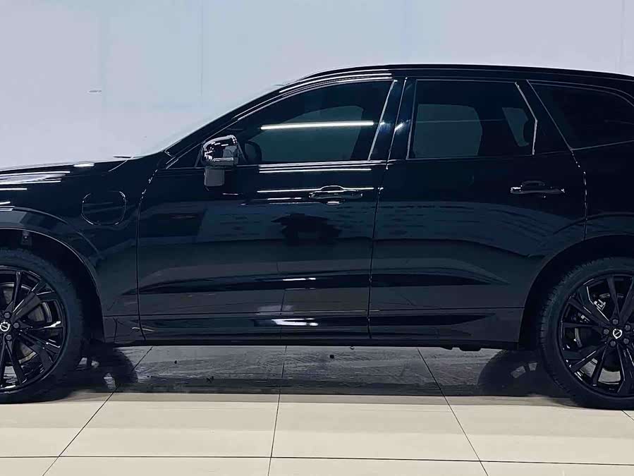 Volvo XC60 Plug-In Hybrid 2025