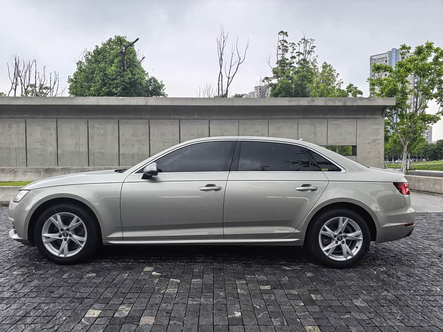 Audi A4L 2018