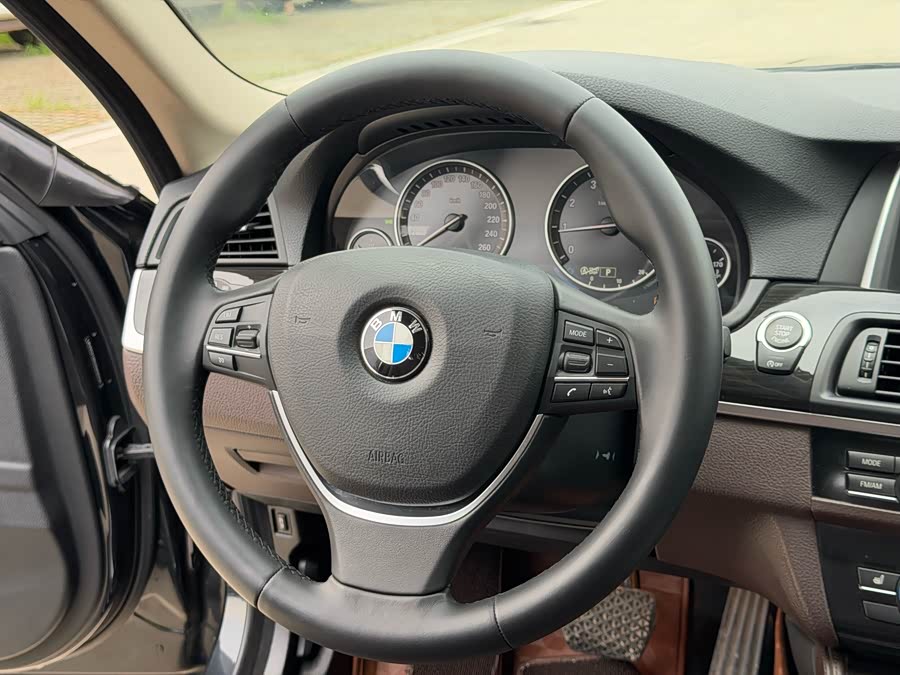BMW 5 Series 2014 — фото 13