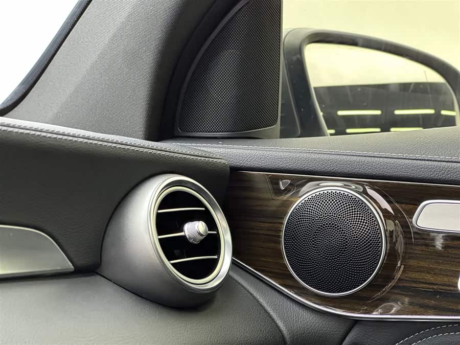 Mercedes-Benz GLC 2016 — фото 13