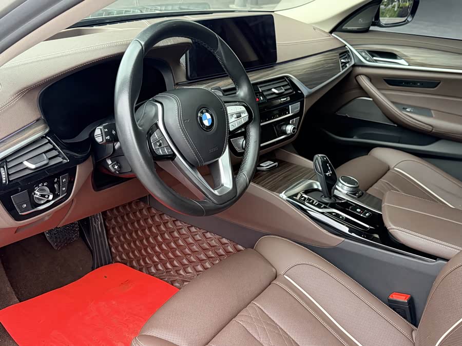 BMW 5 Series 2021 — фото 12