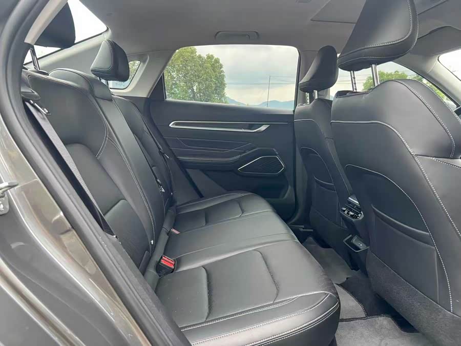 Geely Emgrand 2022