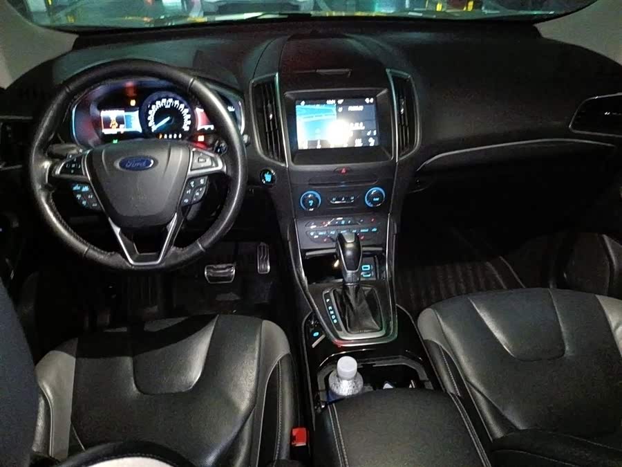 Ford Edge 2017 — фото 13