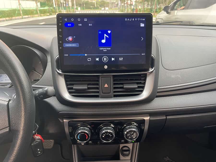 Toyota Yaris L 2020 — фото 9