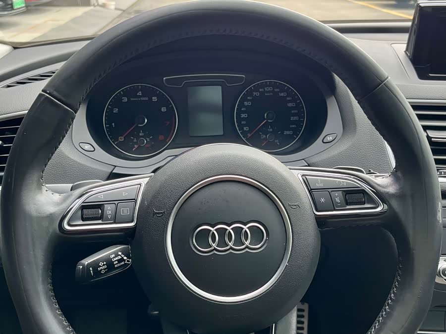 Audi Q3 2016 — фото 16