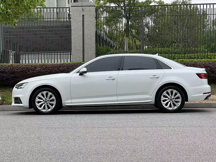 Audi A4L 2019