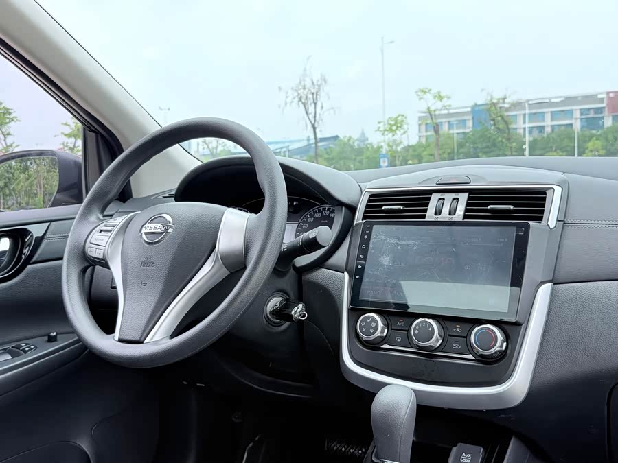 Nissan Tiida 2016 — фото 11