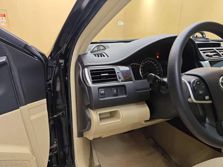Toyota Camry 2016 — фото 12