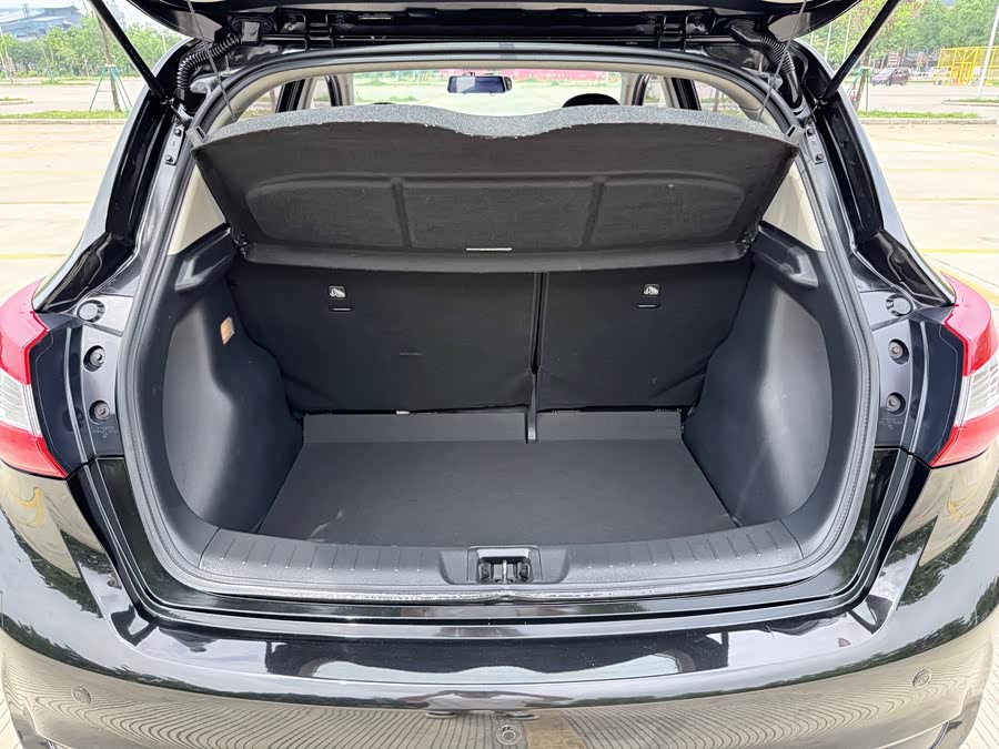 Nissan Tiida 2016 — фото 25