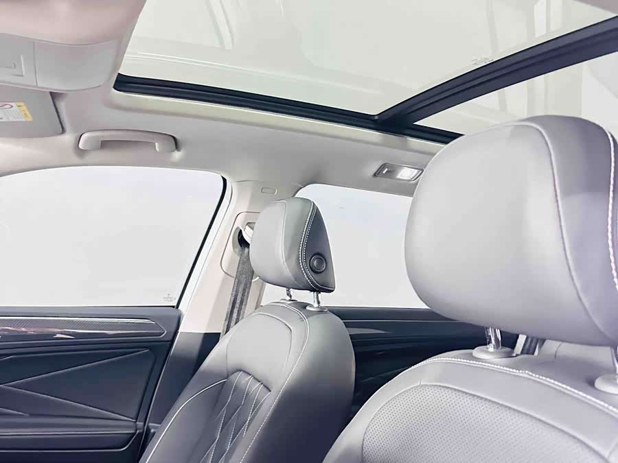 Volkswagen Tiguan L 2024 — фото 12