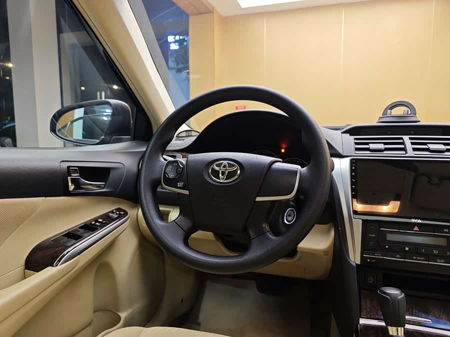 Toyota Camry 2016 — фото 15