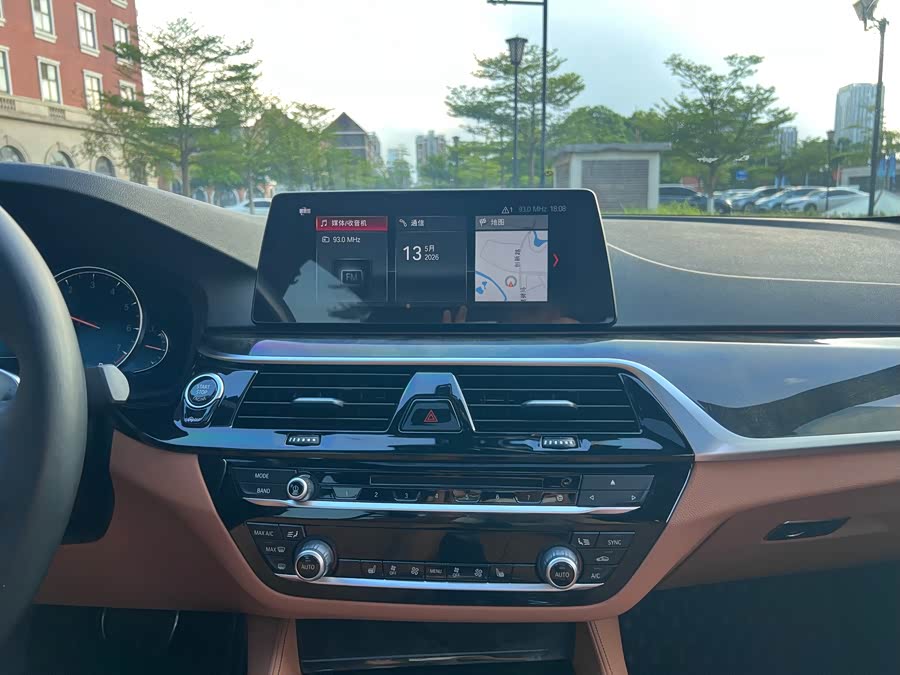 BMW 5 Series 2018 — фото 18
