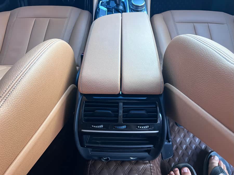 BMW 5 Series 2018 — фото 19