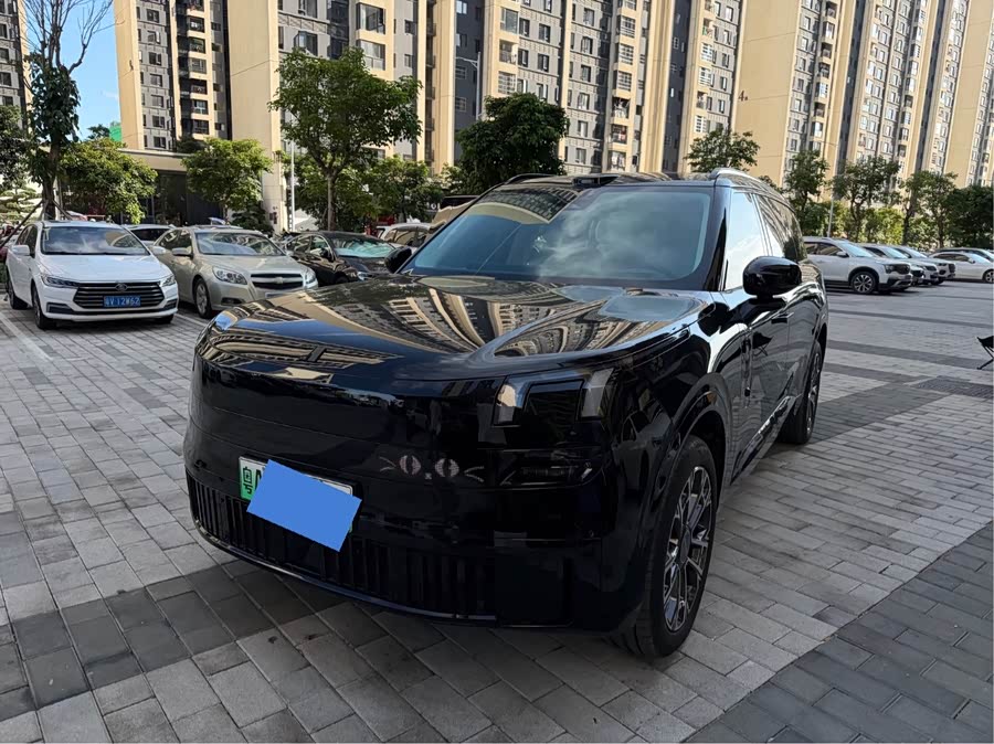 Lynk & Co 900 2025