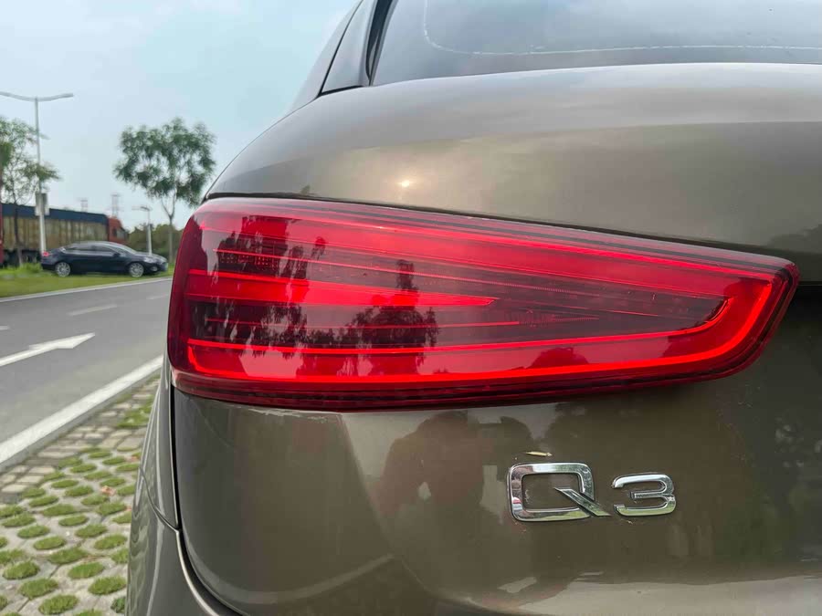 Audi Q3 2015 — фото 11
