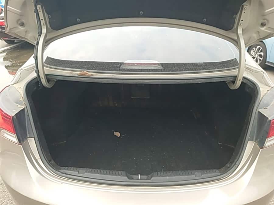 Hyundai Elantra Langdong 2015 — фото 19