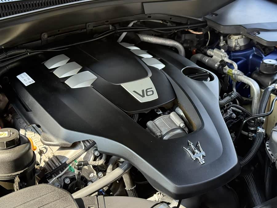 Maserati Levante 2016 — фото 15