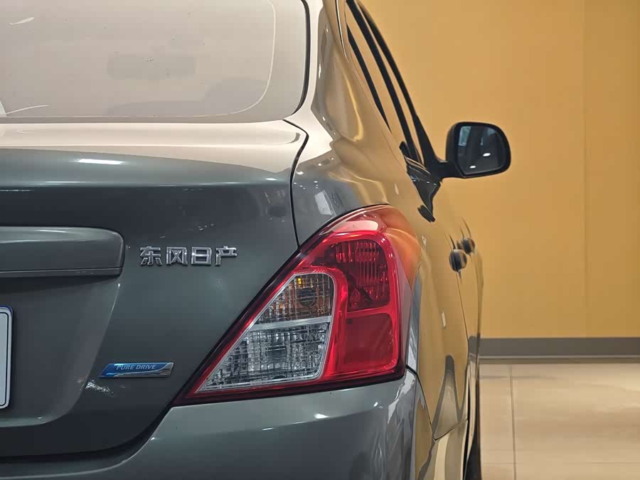Nissan Sunny 2015 — фото 25