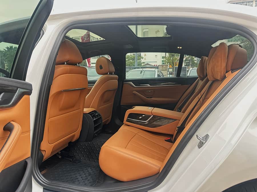 BMW 5 Series 2019 — фото 12