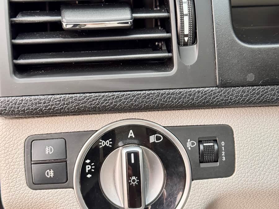 Mercedes-Benz C-Class 2010 — фото 15
