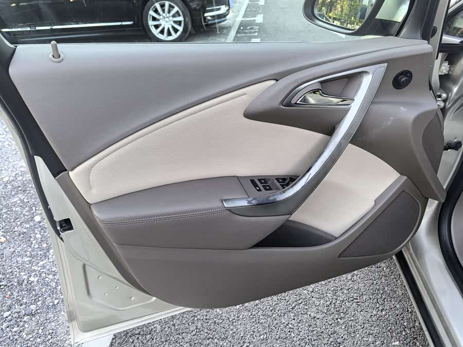 Buick Excelle 2013 — фото 19